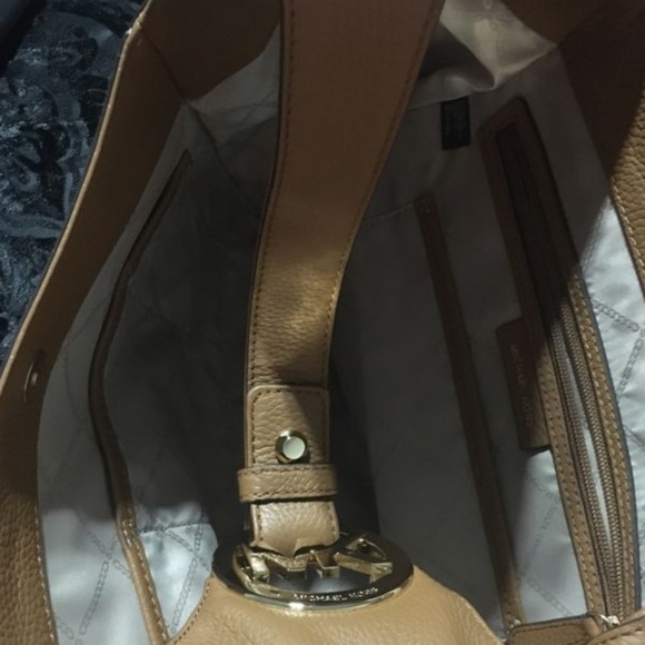 Michael Kors purse and matching wallet - Picture 5 of 5